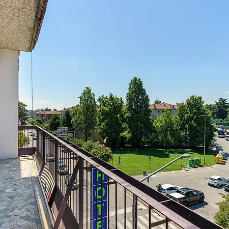 Luxury Romeo Menti - 2 Minutes Center Vicenza
